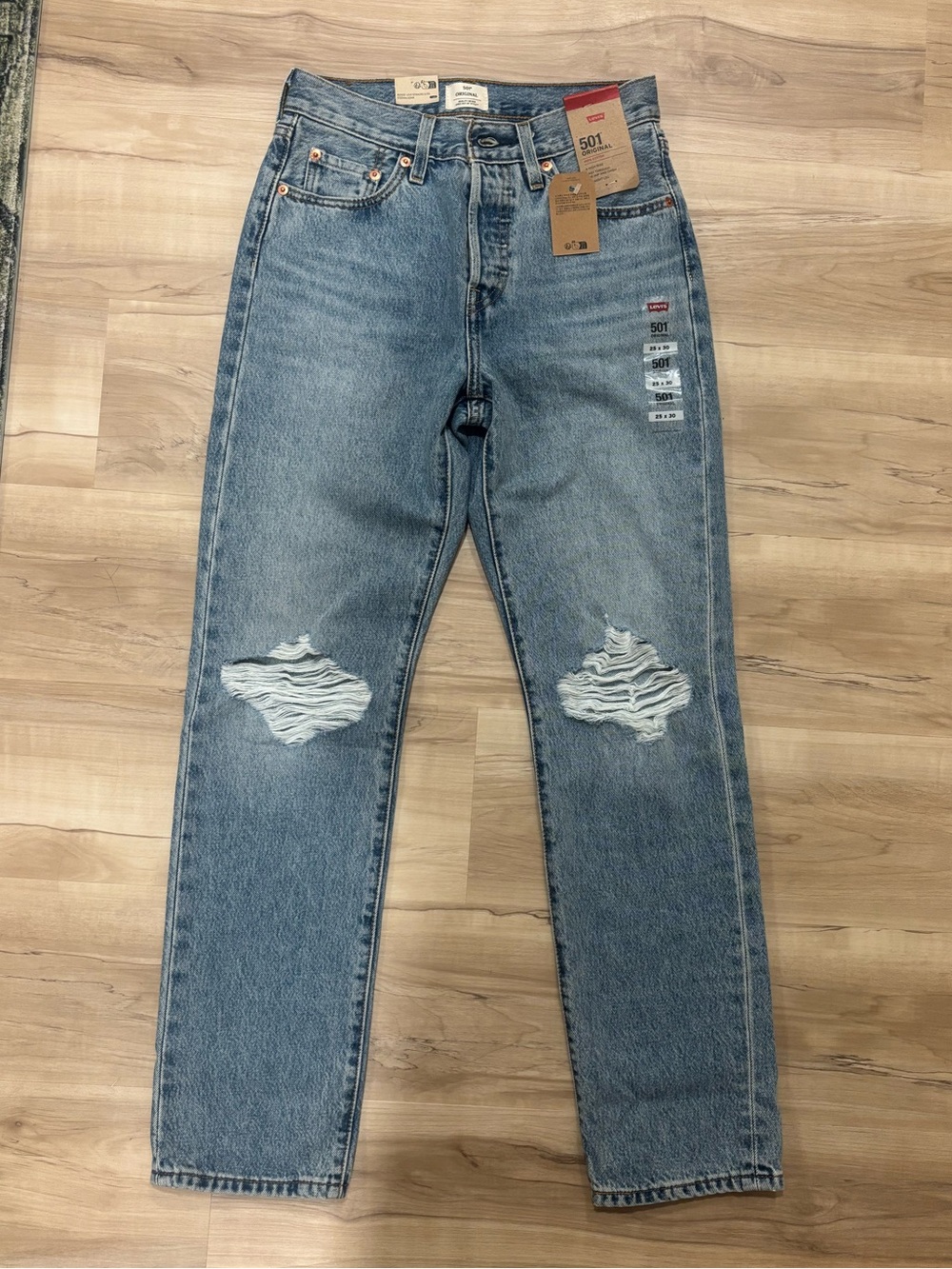 NWT - Levi's Woman’s Straight Jeans